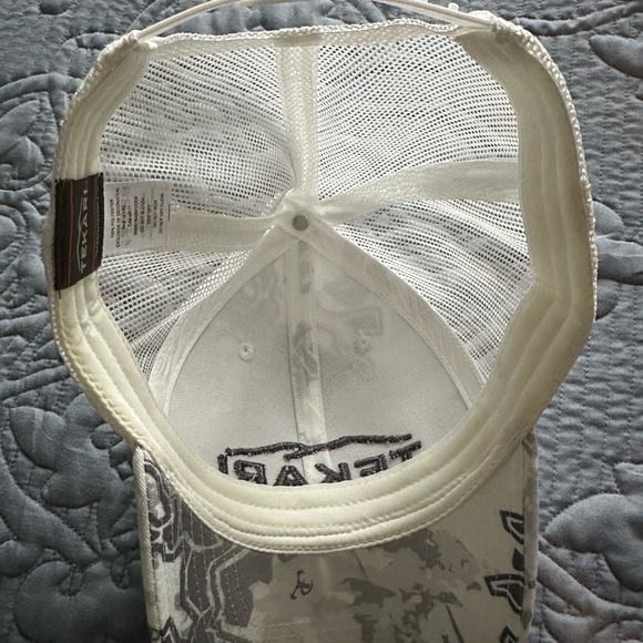 Adjustable hat - Picture 2 of 3